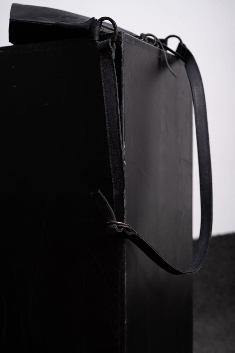 Tagliovivo | Hexagon Pocket | Ledertasche in spezieller Form in schwarz