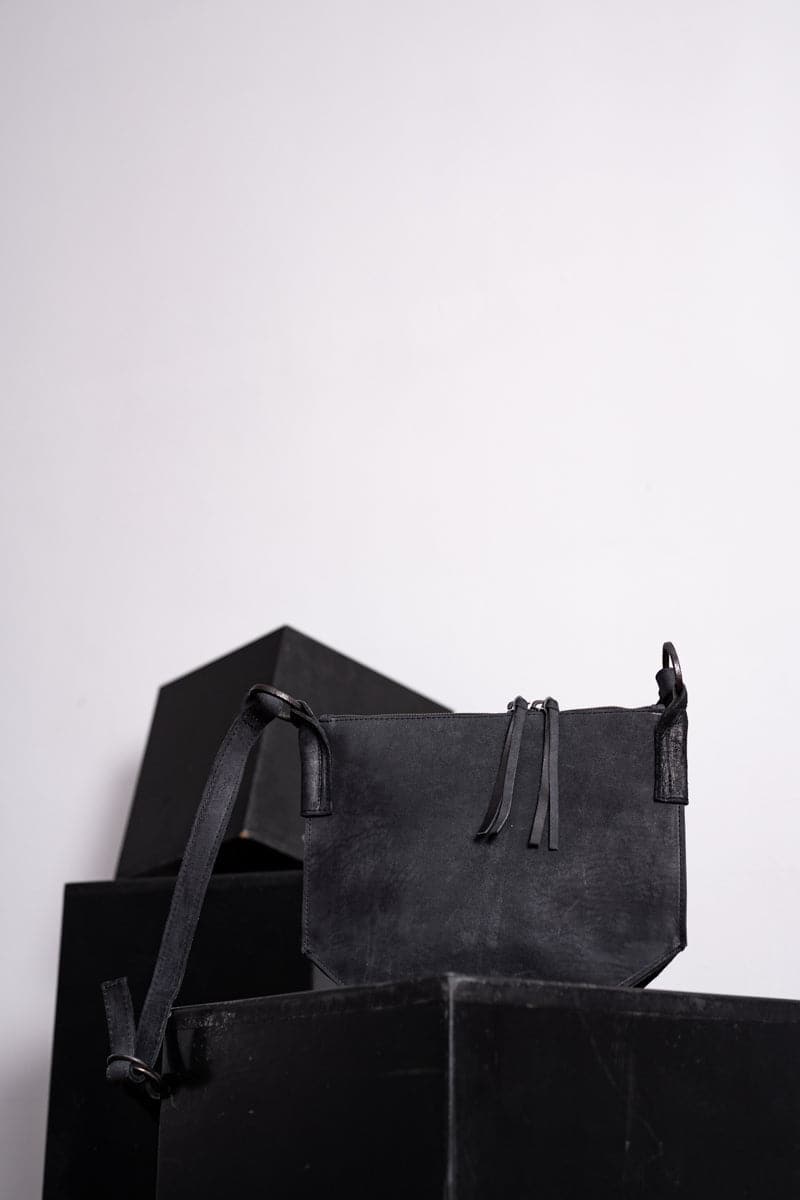 Tagliovivo | Hexagon Pocket | Ledertasche in spezieller Form in schwarz