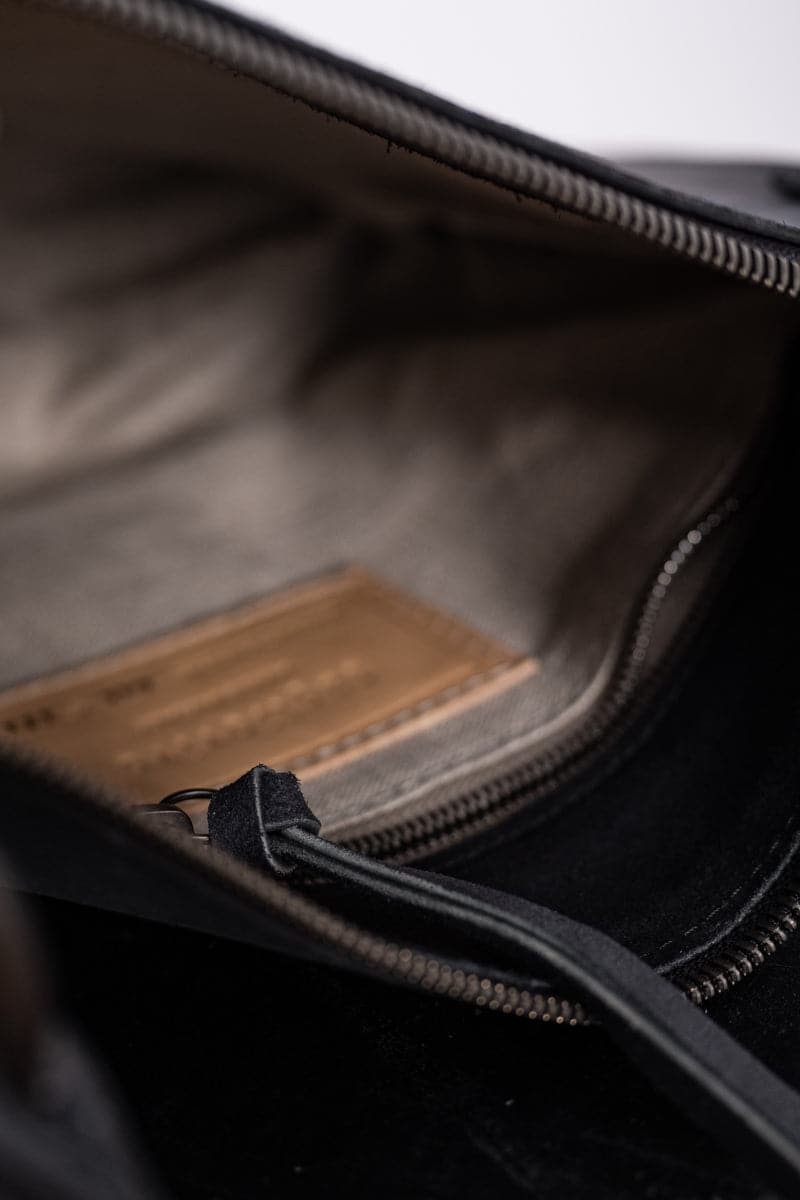 Tagliovivo | Hexagon Pocket | Ledertasche in spezieller Form in schwarz