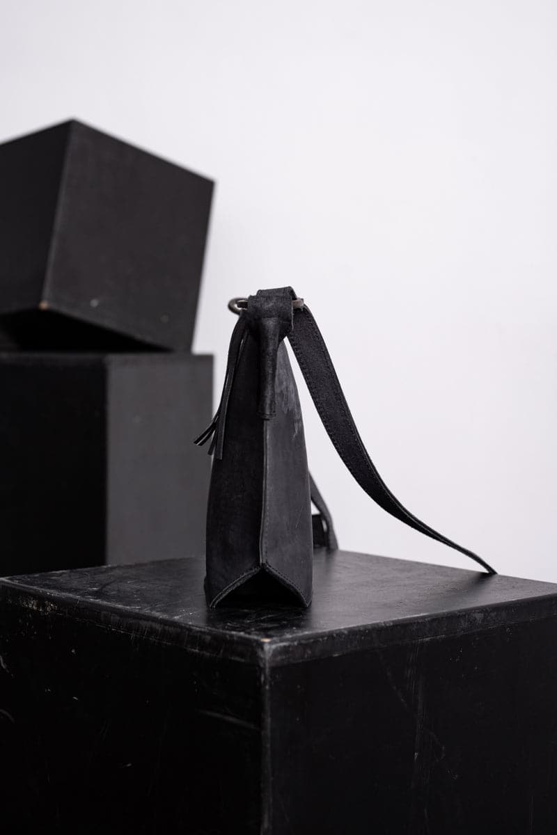 Tagliovivo | Hexagon Pocket | Ledertasche in spezieller Form in schwarz