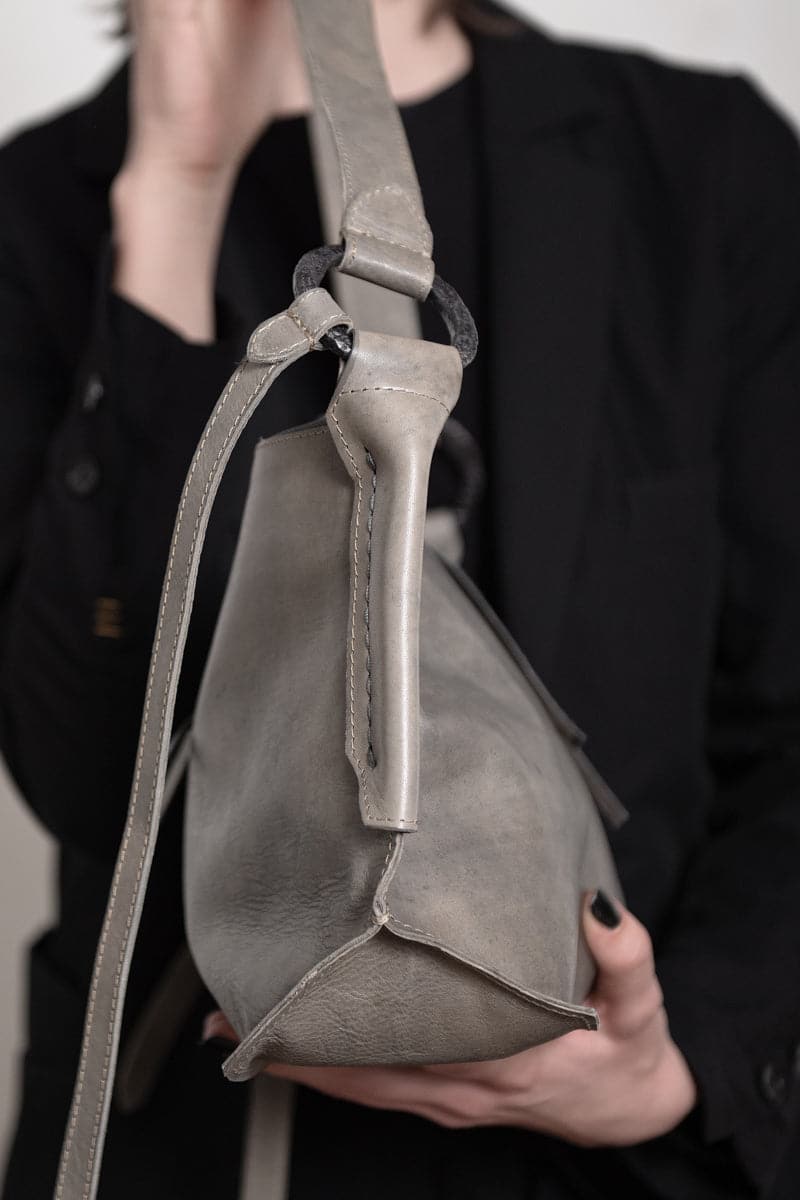 Tagliovivo | Hexagon W | Spezielle kleine Ledertasche in grau