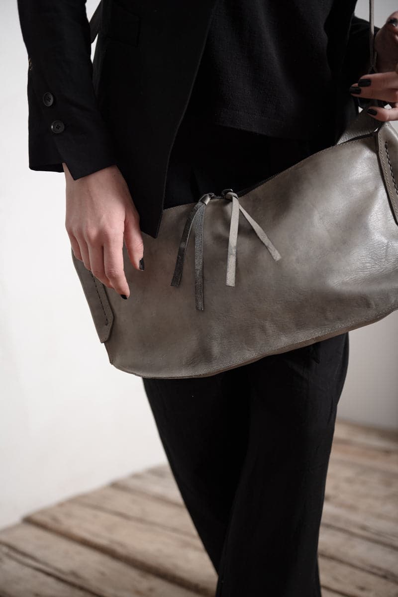 Tagliovivo | Hexagon W | Spezielle kleine Ledertasche in grau