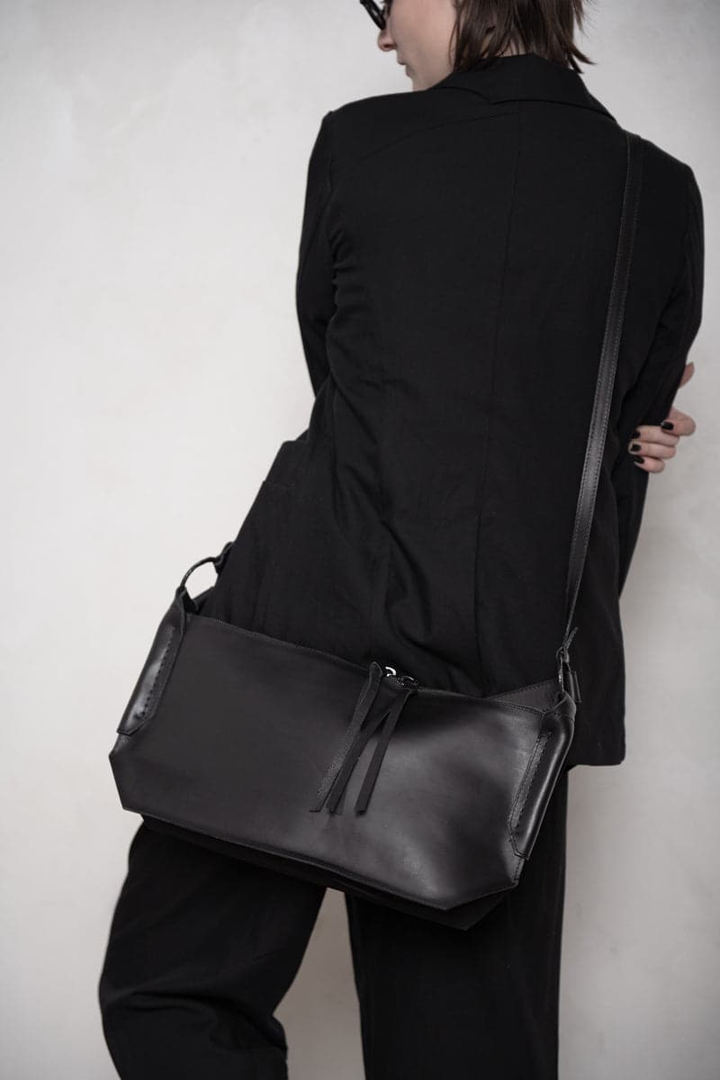 Tagliovivo | Hexagon W | Spezielle kleine Ledertasche in schwarz