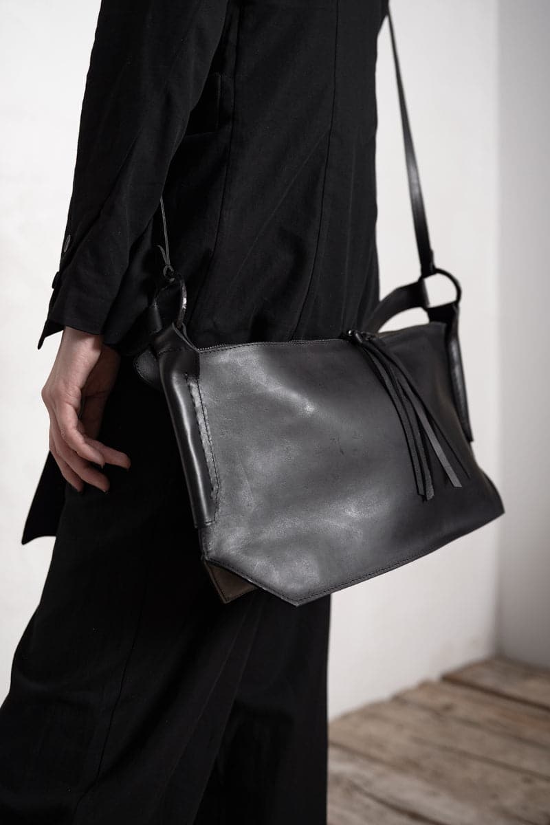 Tagliovivo | Hexagon W | Spezielle kleine Ledertasche in schwarz