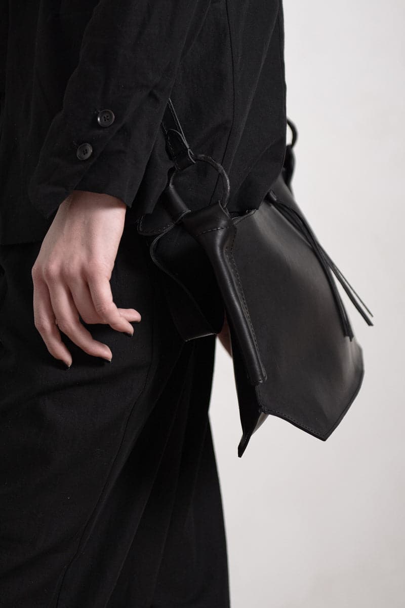 Tagliovivo | Hexagon W | Spezielle kleine Ledertasche in schwarz