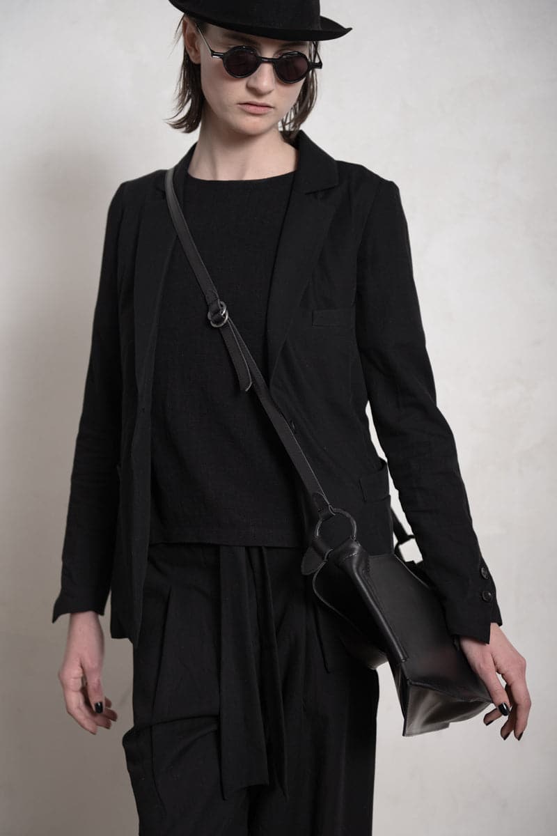 Tagliovivo | Hexagon W | Spezielle kleine Ledertasche in schwarz
