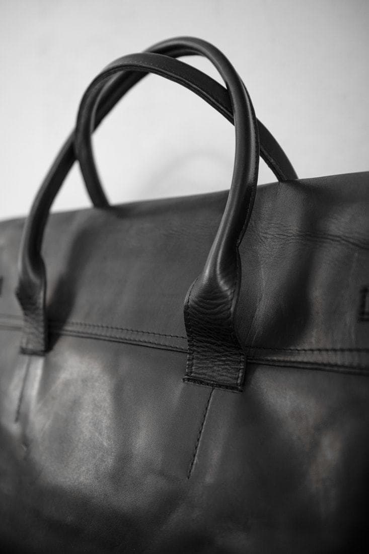Tagliovivo | Hook Travel Bag | Großer Leder Weekender in schwarz