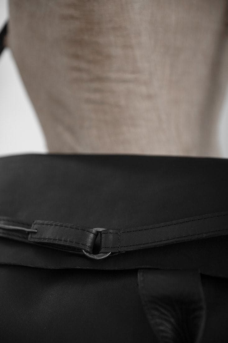 Tagliovivo | Hook Travel Bag | Großer Leder Weekender in schwarz