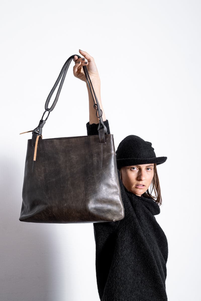 Tagliovivo | Loop Handle Bag | Edle und klassische Damentasche aus Leder in braun