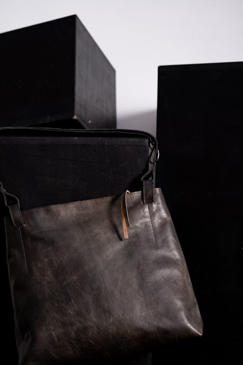 Tagliovivo | Loop Handle Bag | Edle und klassische Damentasche aus Leder in braun