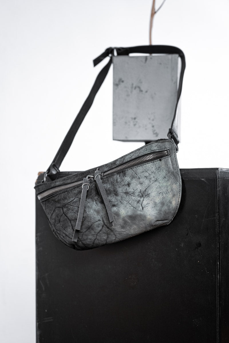 Tagliovivo | Marsupio | Crossbody Bag und Gürteltasche aus Rauleder in Grau