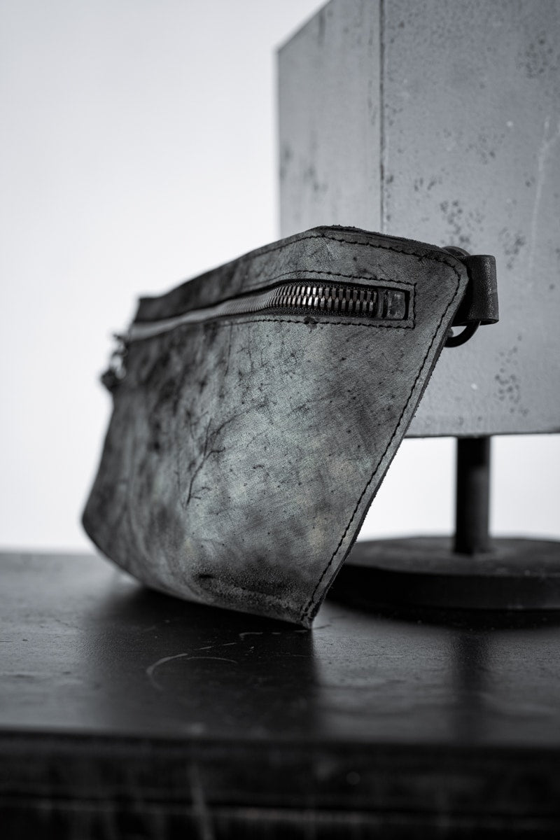 Tagliovivo | Marsupio | Crossbody Bag und Gürteltasche aus Rauleder in Grau