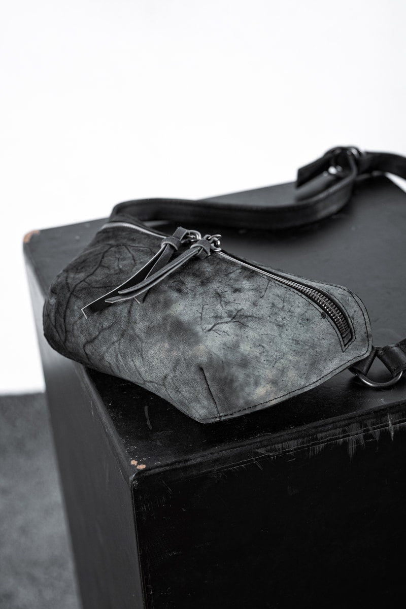 Tagliovivo | Marsupio | Crossbody Bag und Gürteltasche aus Rauleder in Grau