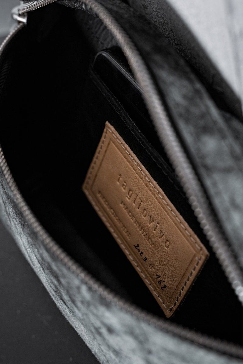 Tagliovivo | Marsupio | Crossbody Bag und Gürteltasche aus Rauleder in Grau