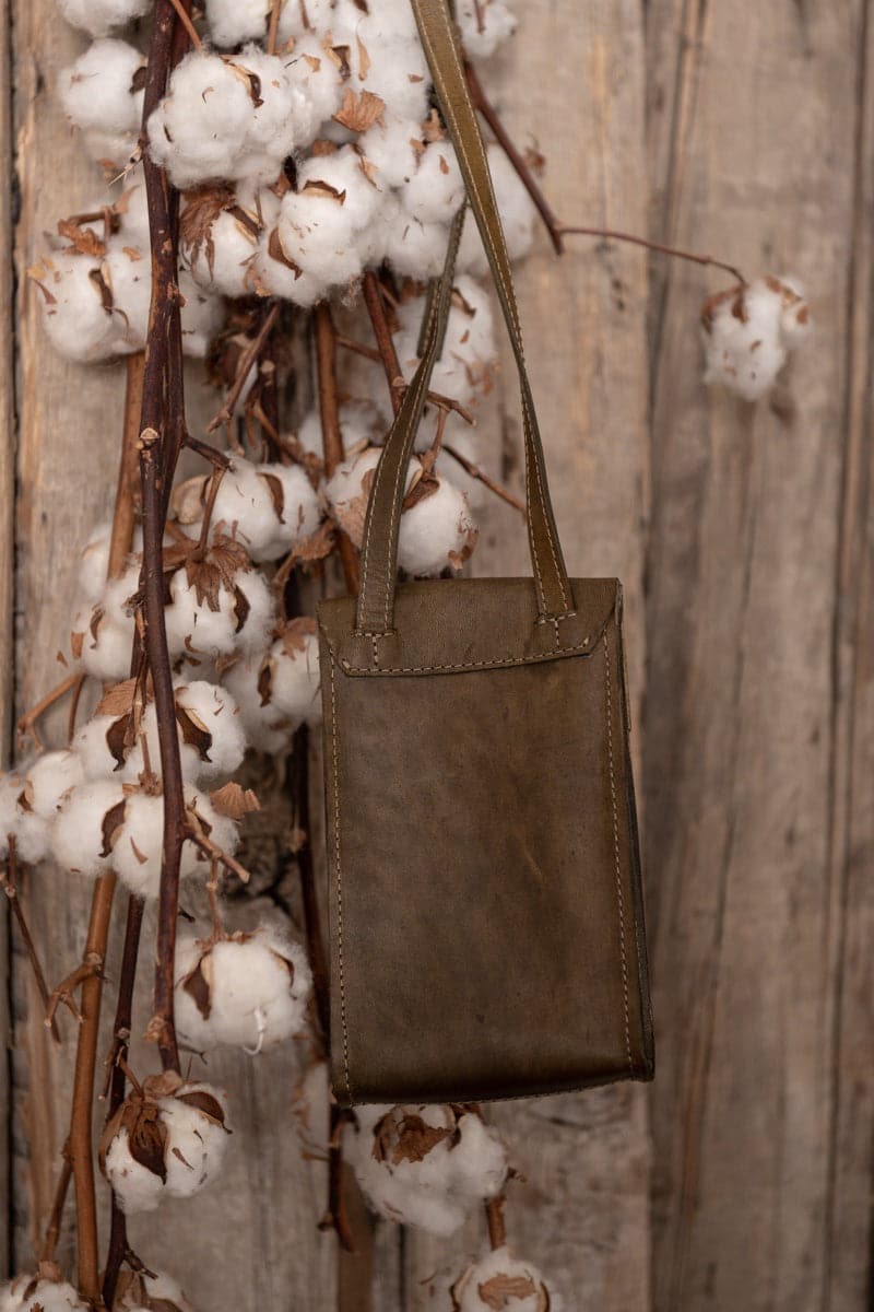 Tagliovivo | Pouch | Kleine Umhänge-Ledertasche in grün