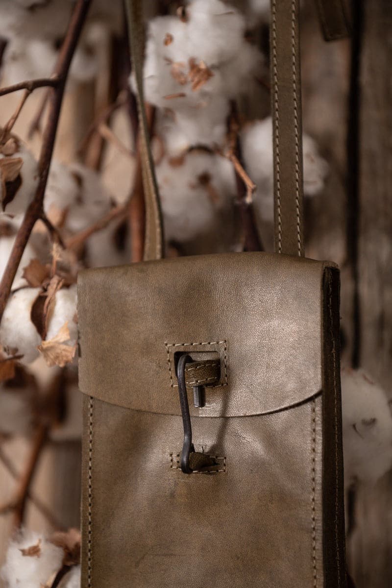 Tagliovivo | Pouch | Kleine Umhänge-Ledertasche in grün