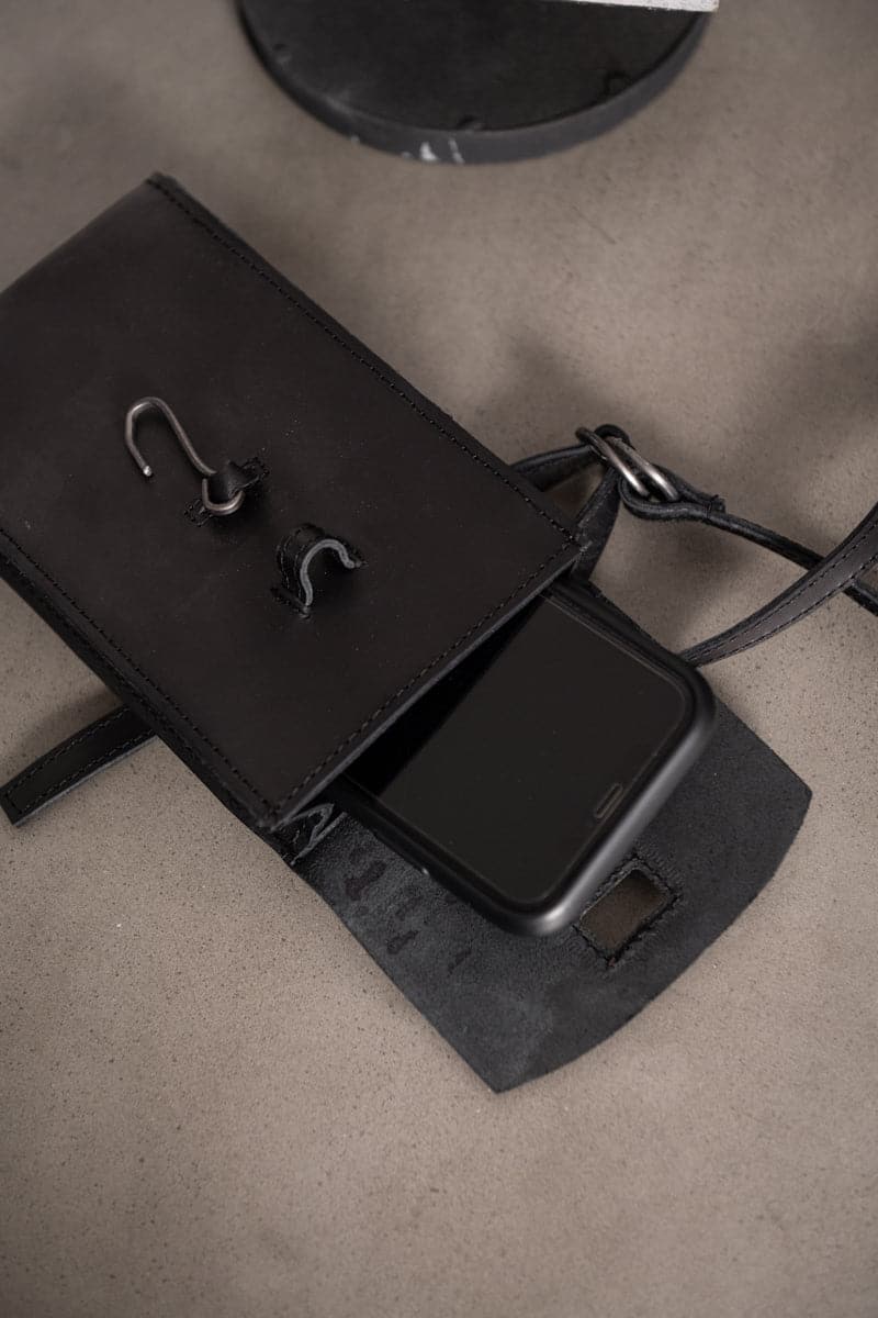 Tagliovivo | Pouch | Kleine Umhänge Ledertasche in schwarz