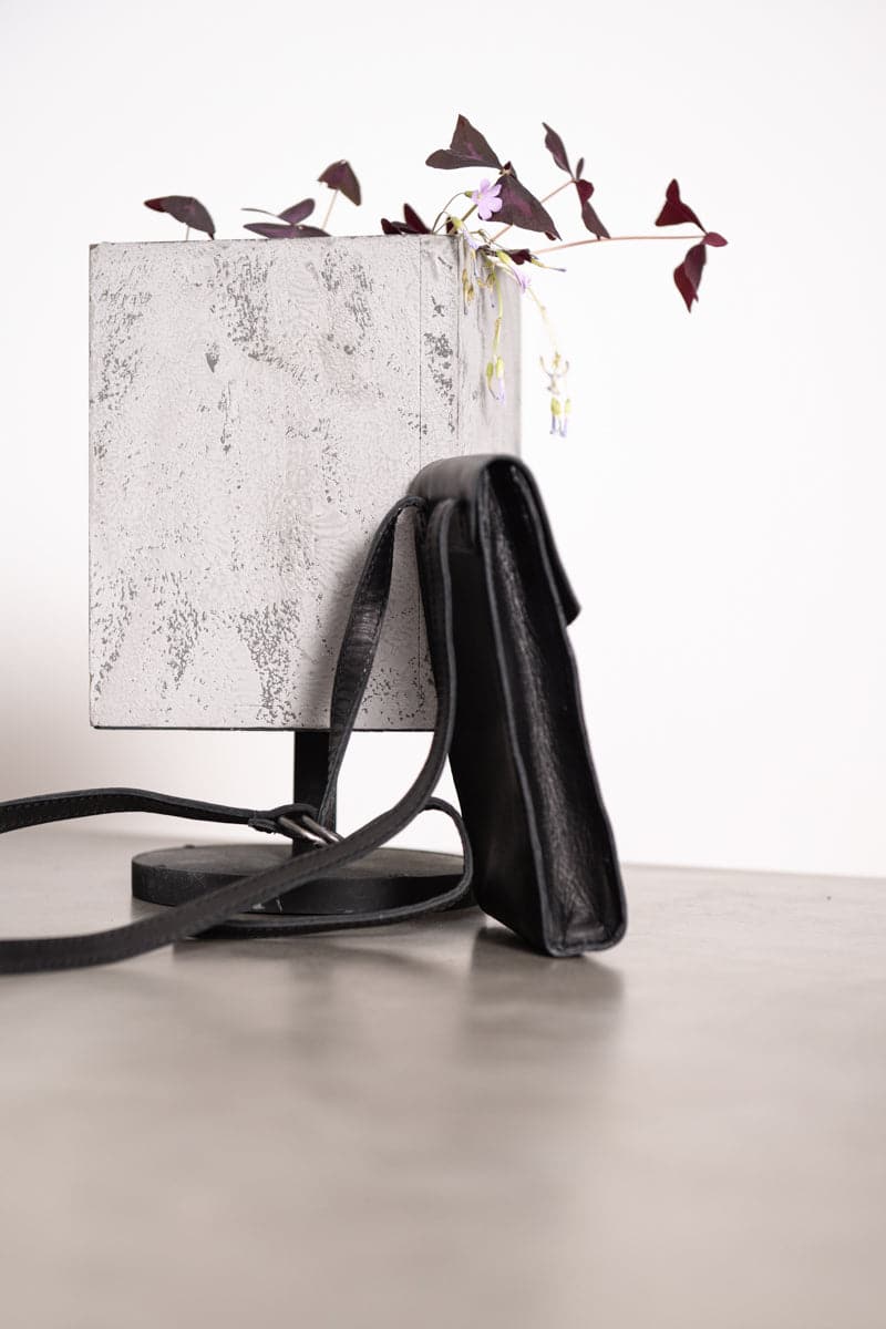 Tagliovivo | Pouch | Kleine Umhänge Ledertasche in schwarz