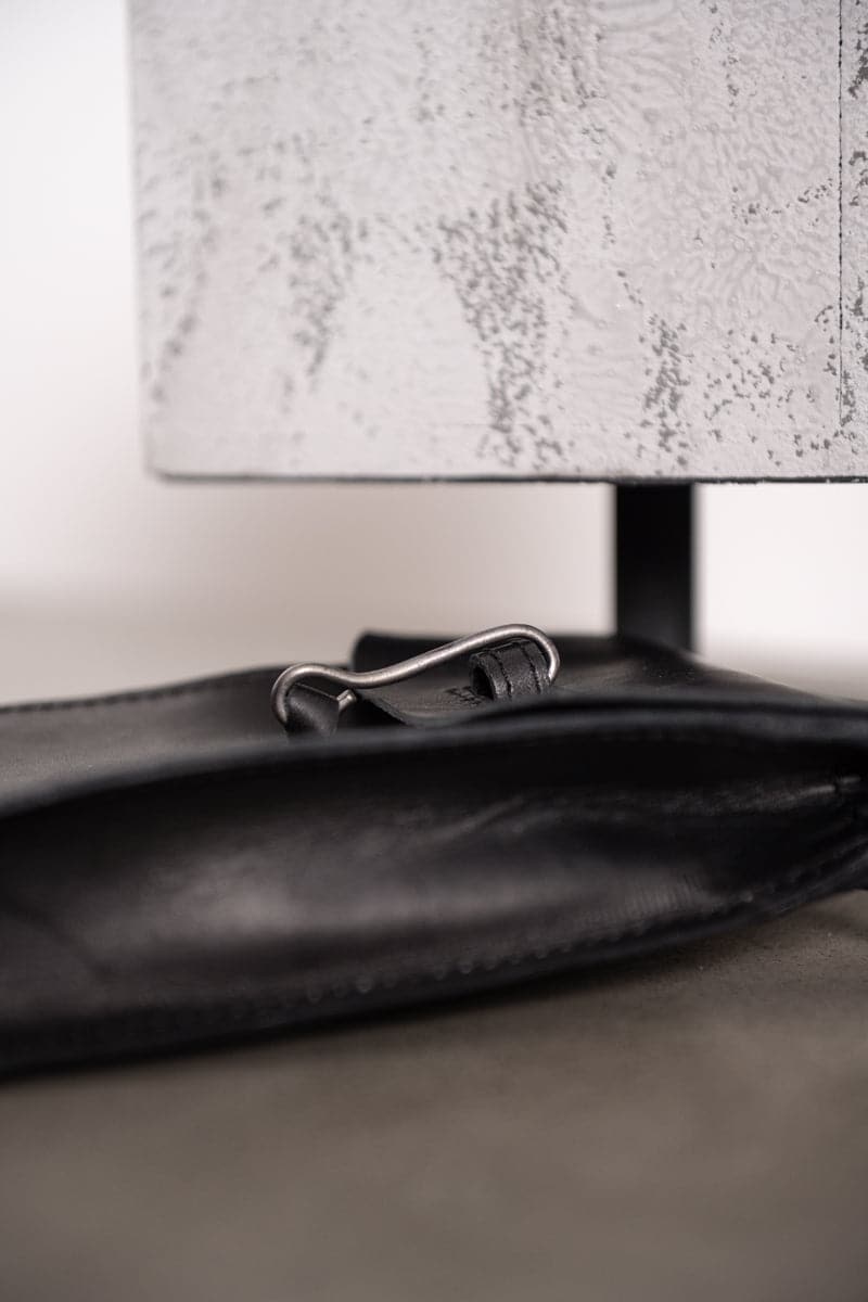 Tagliovivo | Pouch | Kleine Umhänge Ledertasche in schwarz