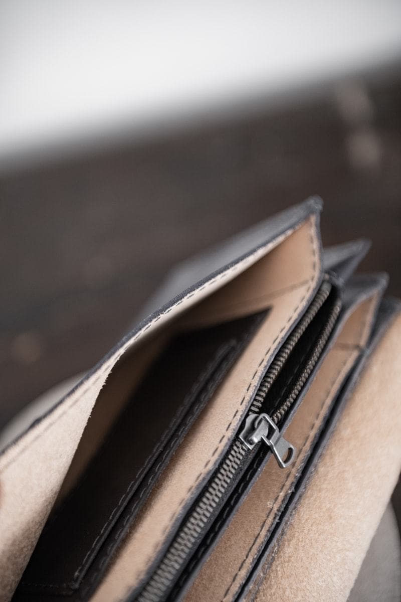Tagliovivo | Soffietto Wallet | Handgefertigte Leder Geldbörse mit Metallverschluss in schwarz-blau