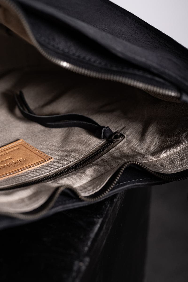 Tagliovivo | Soft Shoulder Bag | Große Beuteltasche aus schwarzem Leder