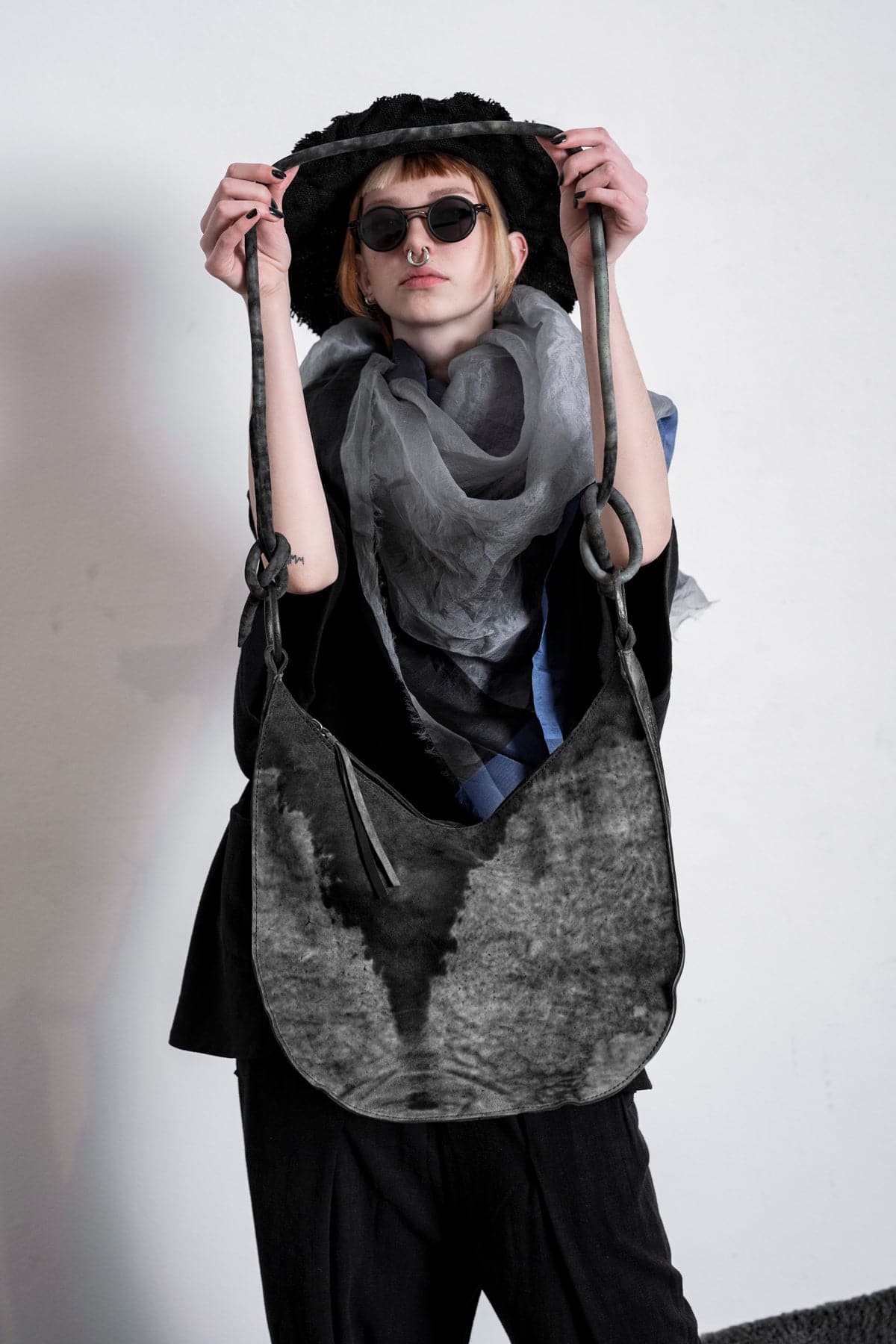 Tagliovivo | Soft Shoulder Bag | Großer Lederbeutel aus grauem Leder