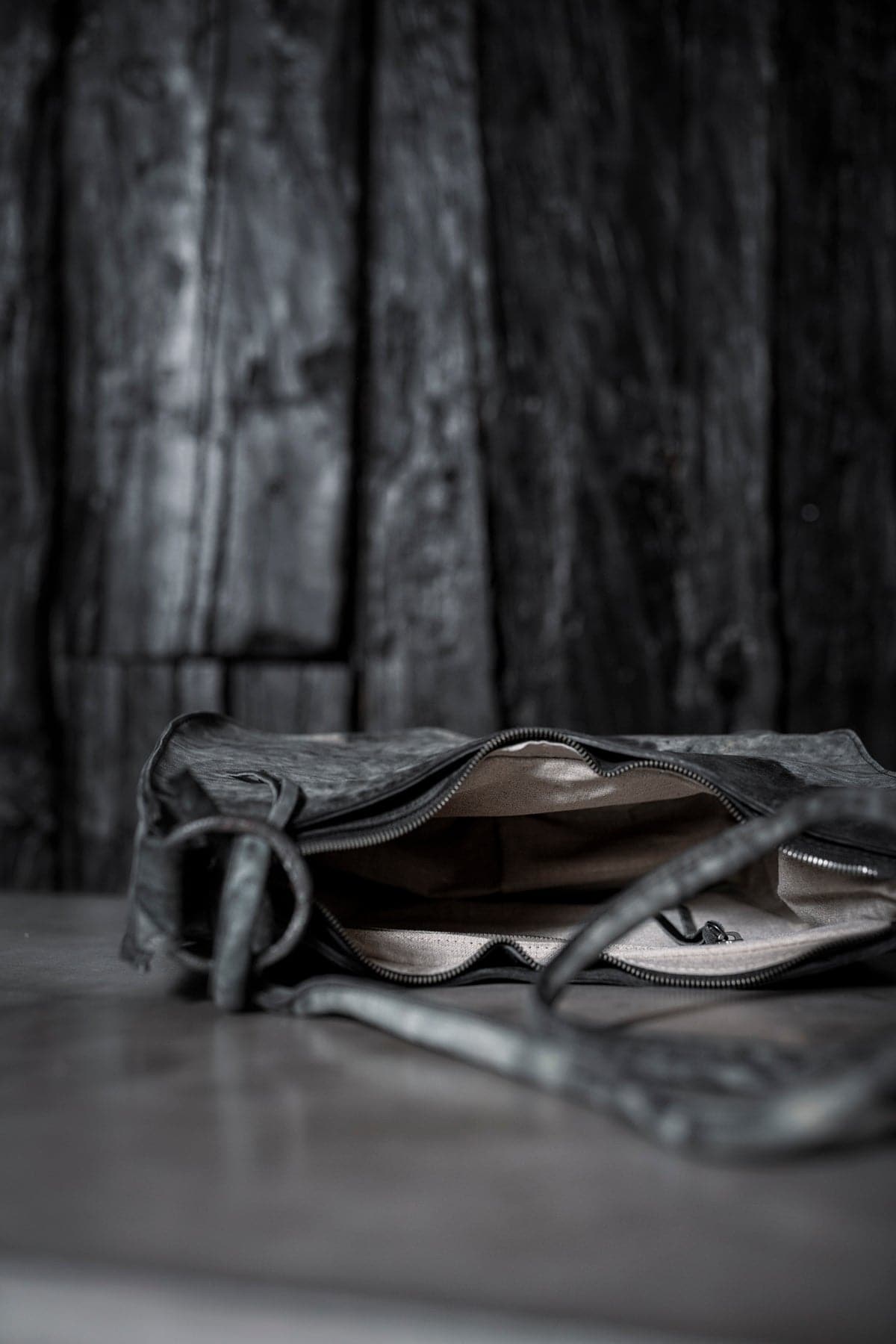 Tagliovivo | Soft Shoulder Bag | Großer Lederbeutel aus grauem Leder