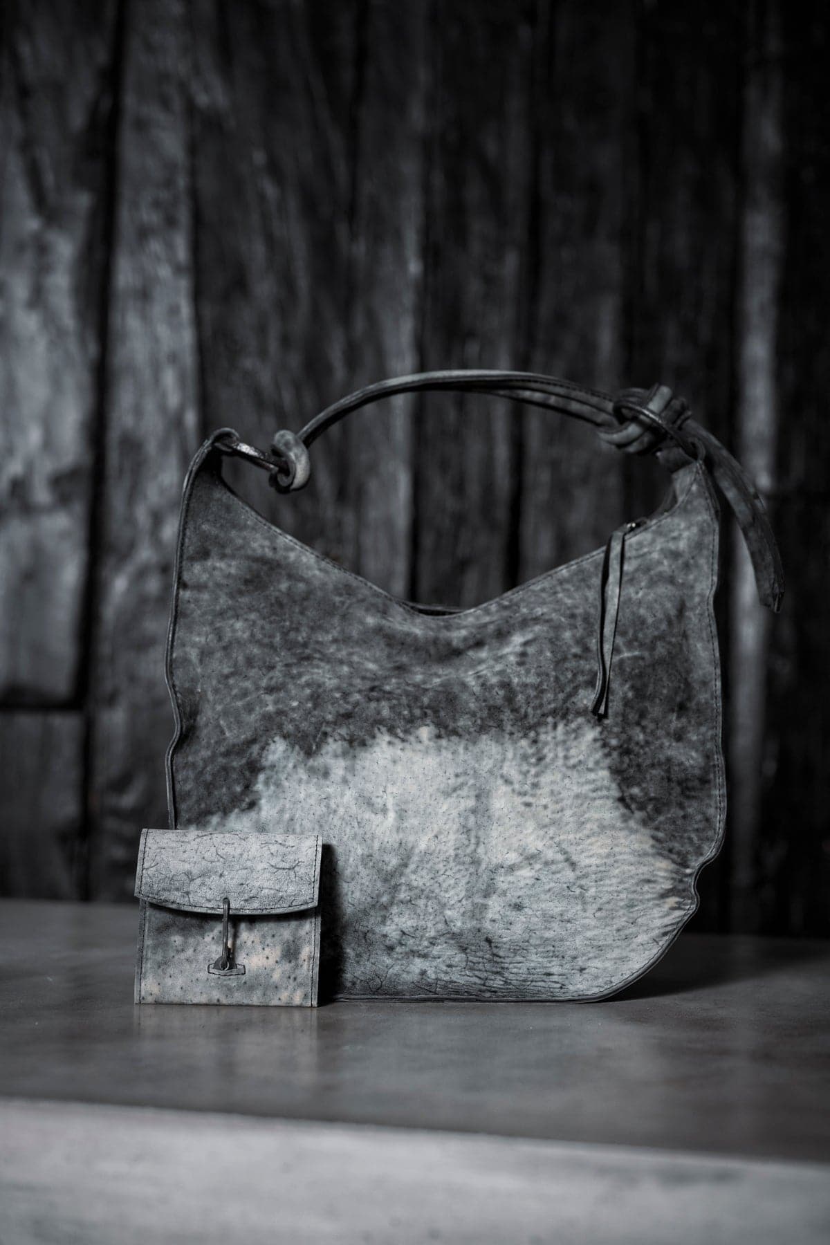 Tagliovivo | Soft Shoulder Bag | Großer Lederbeutel aus grauem Leder