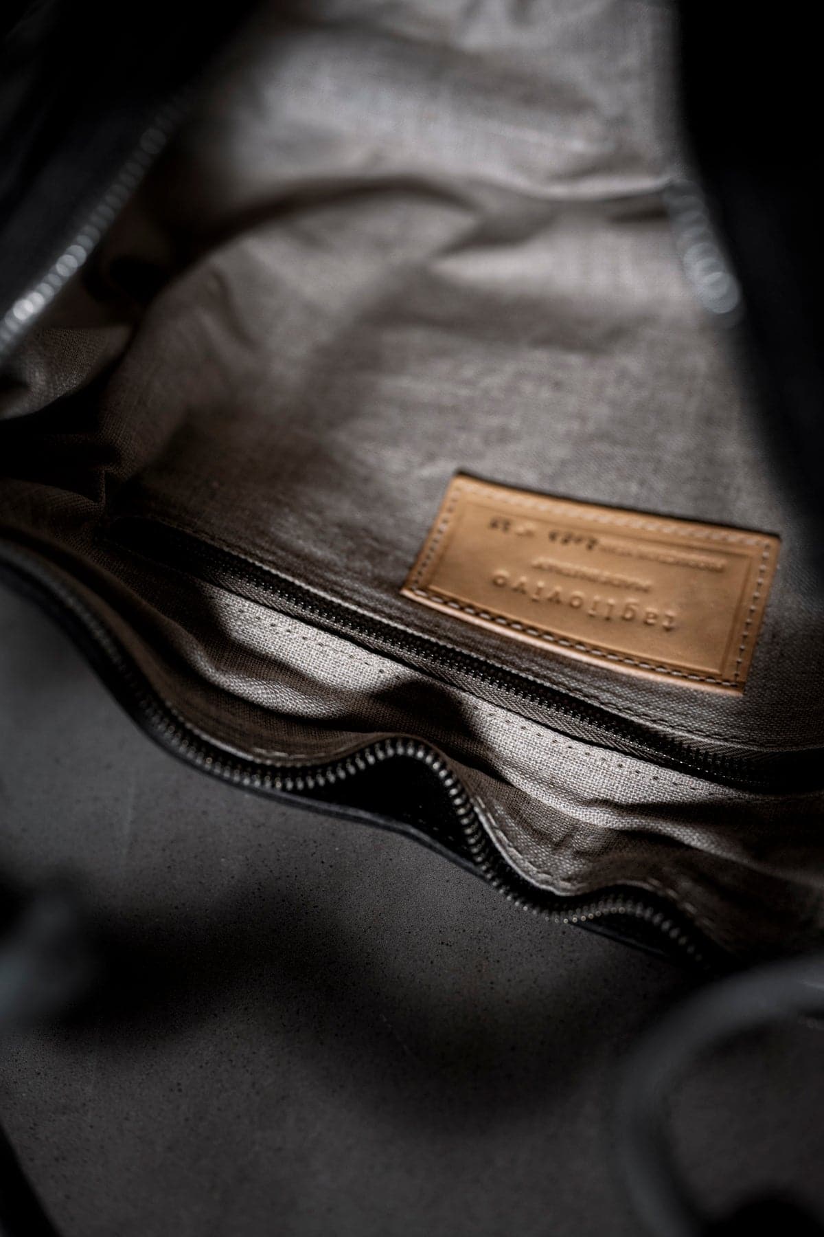 Tagliovivo | Soft Shoulder Bag | Großer Lederbeutel aus grauem Leder