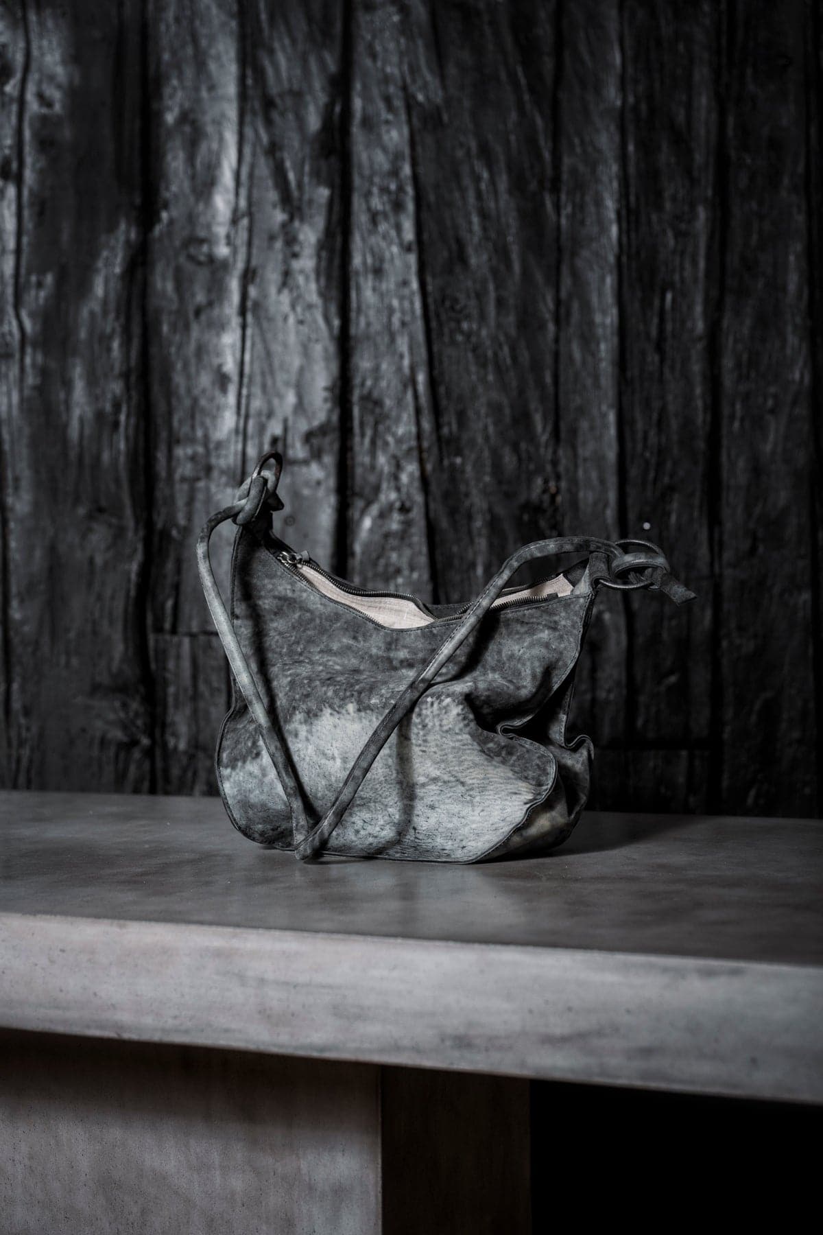 Tagliovivo | Soft Shoulder Bag | Großer Lederbeutel aus grauem Leder