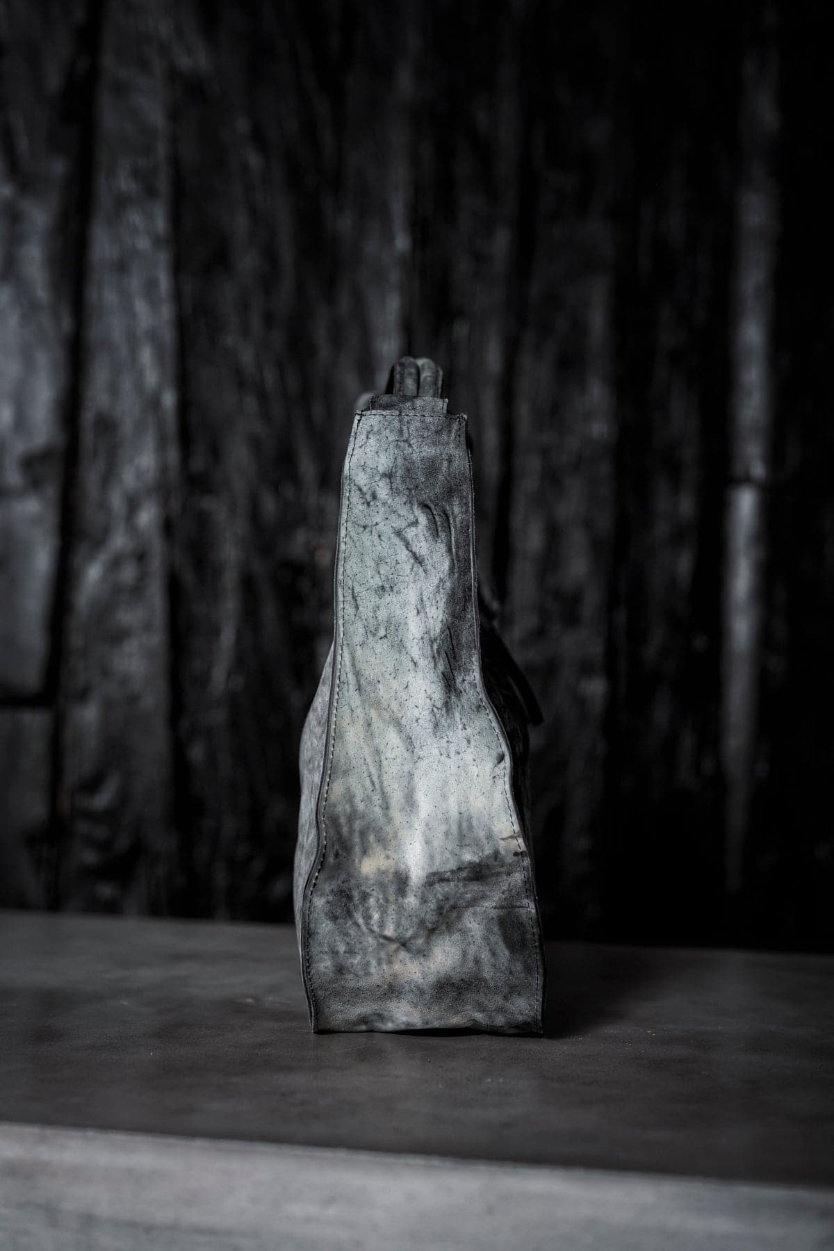 Tagliovivo | Soft Shoulder Bag | Großer Lederbeutel aus grauem Leder