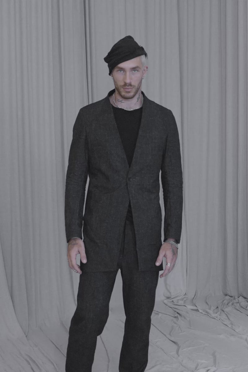 eigensinnig wien | Fromm | Schwarzer Slim Fit Herren Kurzmantel mit Stehkragen aus Leinen