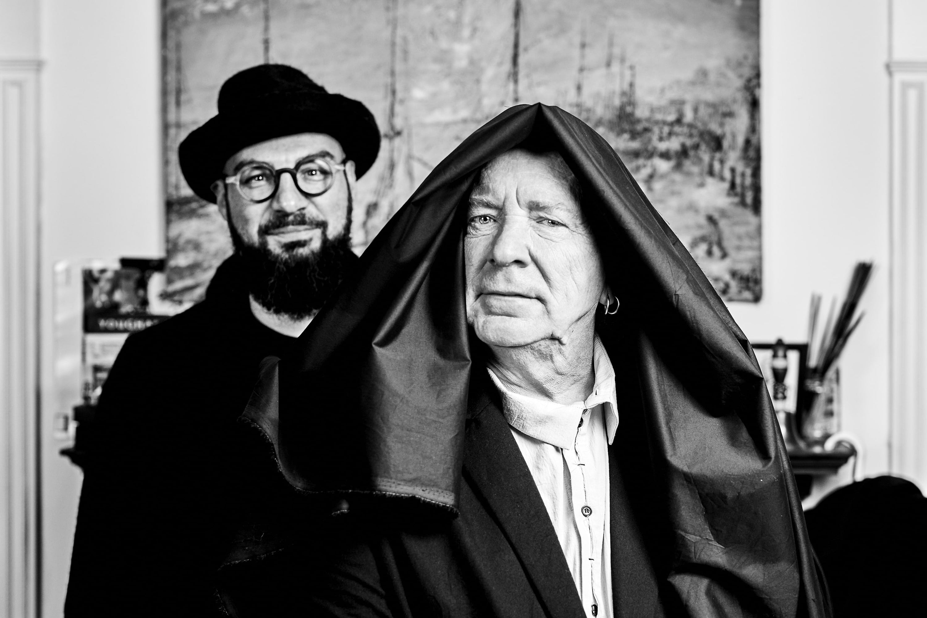 Johnny Rotten und Toni Rotbart-Woldrich von eigensinnig wien beim Fitting für die Bühnenoutfits