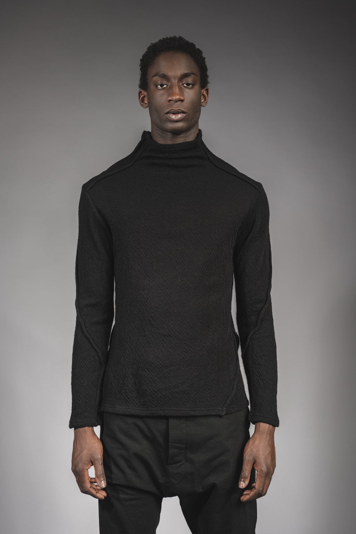 eigensinnig wien Strickmode Herren Pullover Schwarz – Avantgardistisches Design