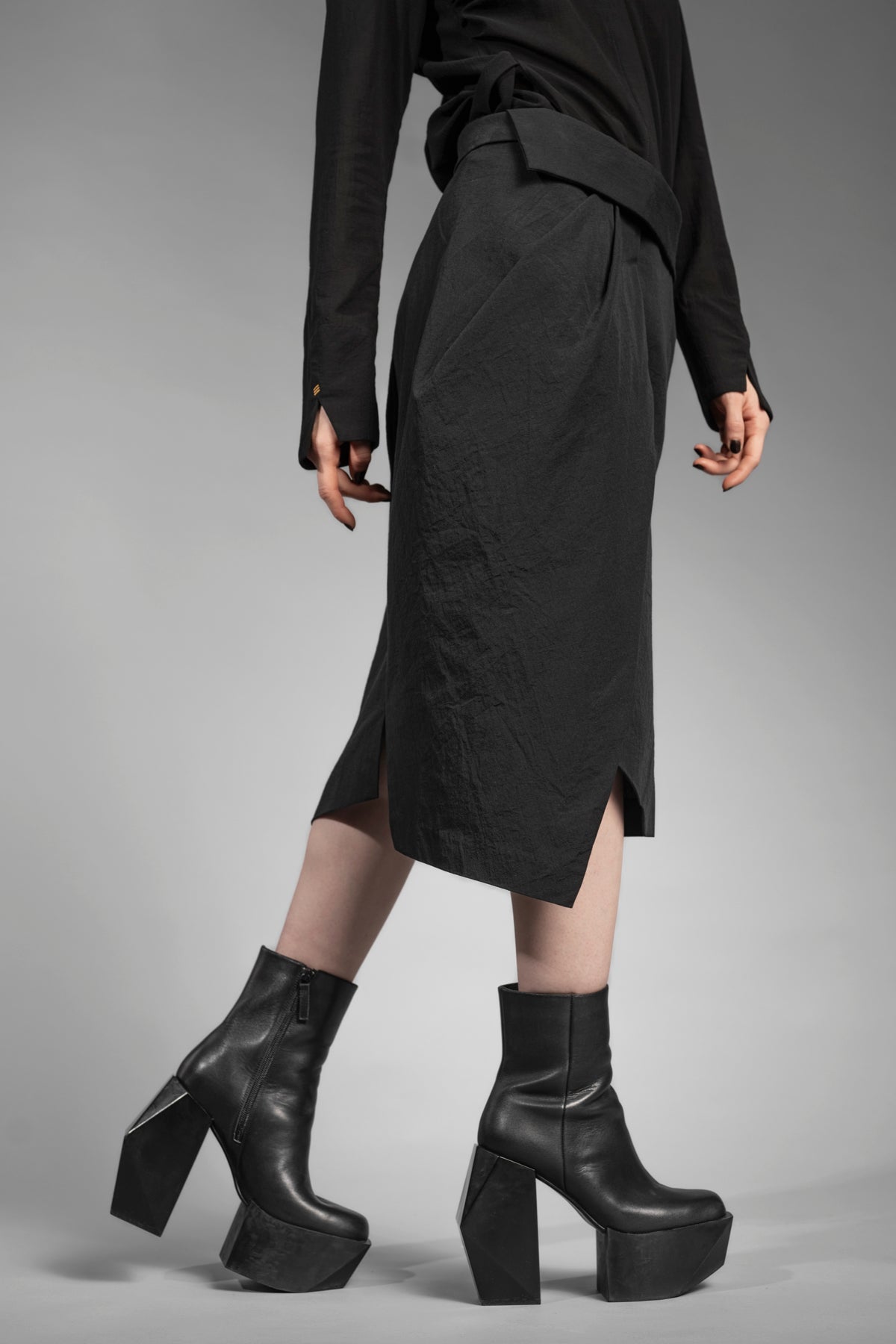 Avantgardistische Designer Kleider für Damen bei eigensinnig wien