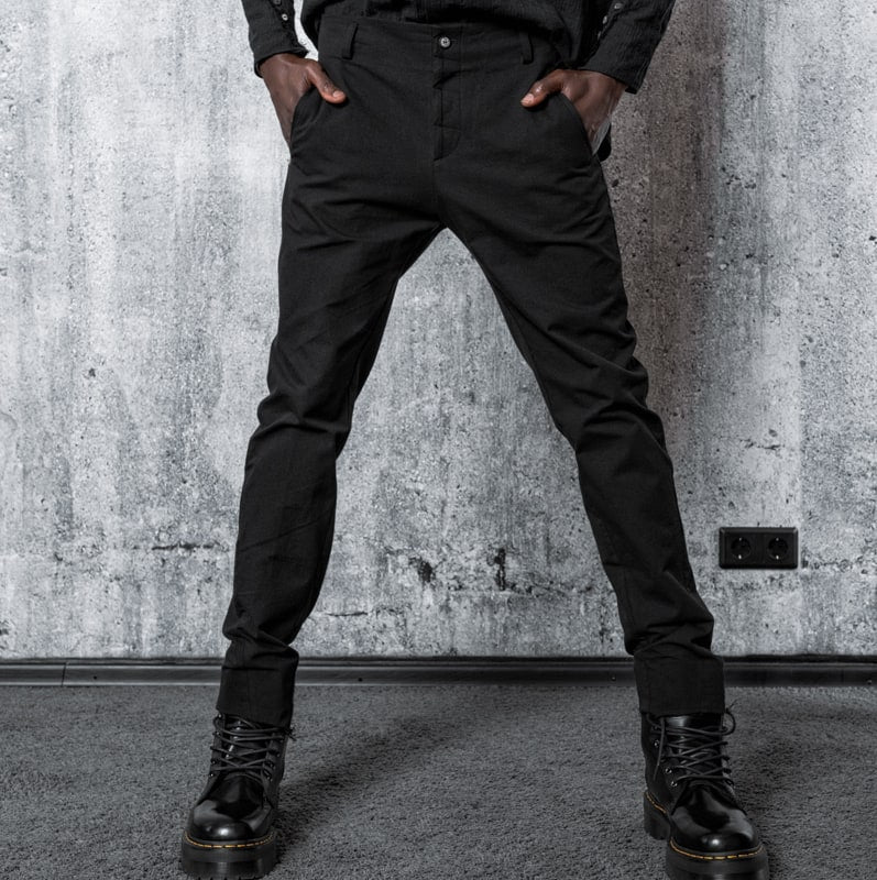 Schwarze Hose für Herren in außergewöhnlichen Designs aus hochwertigen Materialien