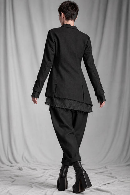 eigensinnig wien | CamEgo | Schwarzer Avantgarde-Hosenanzug für Damen aus italienischer Wolle mit Tapered-Fit Hose