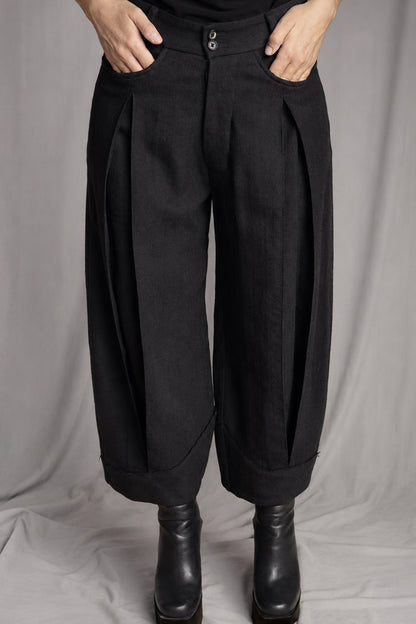 eigensinnig wien | CamFra | Avantgardistischer schwarzer Designer-Hosenanzug für Damen aus italienischer Wolle