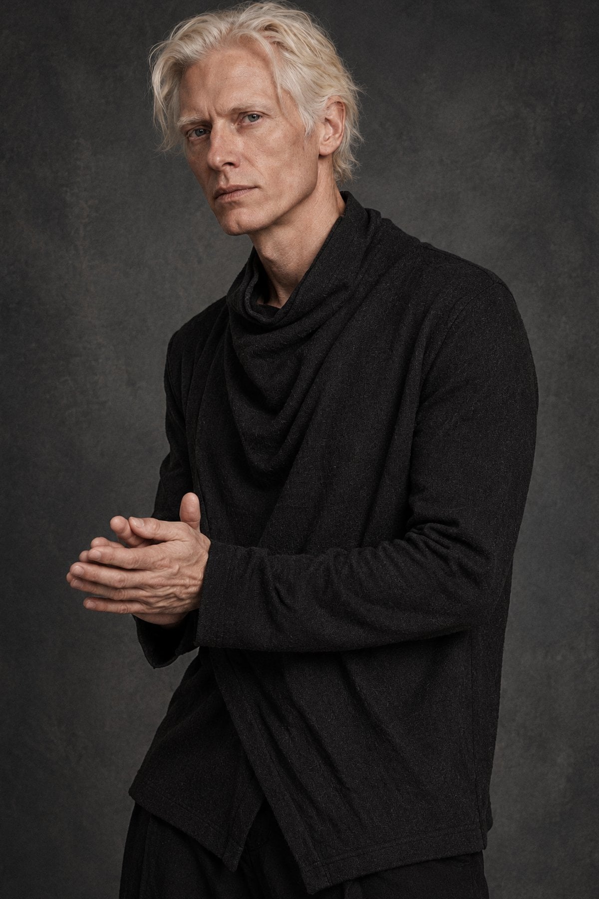 eigensinnig wien | CBGB | Schwarzer dekonstruierter Designer-Pullover aus hochwertigem Wollmix