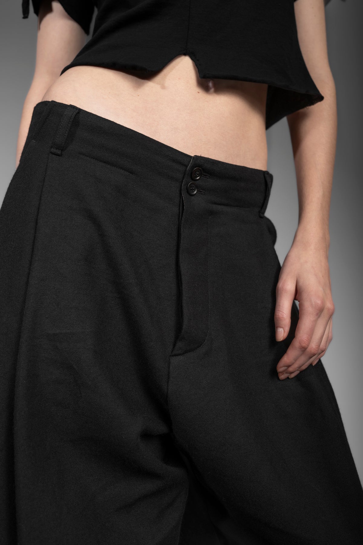 eigensinnig wien | Chiavacci | Black, pleated wide leg designer pants made of Japanese wool