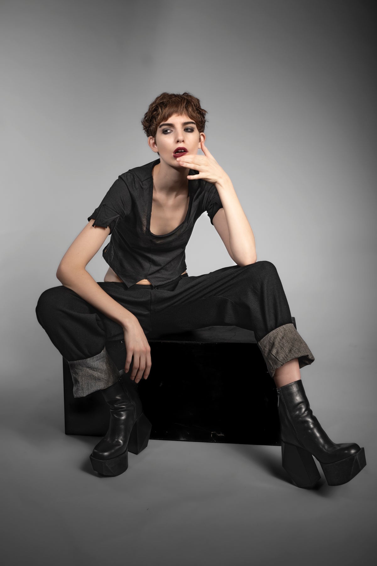 eigensinnig wien | Chiavacci | Black, pleated wide leg designer pants made of Japanese wool