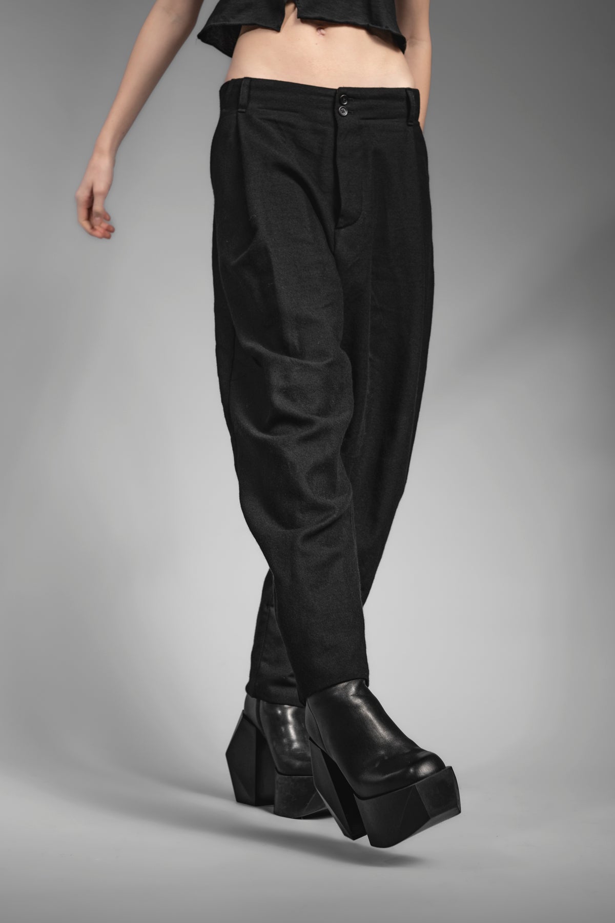 eigensinnig wien | Chiavacci | Black, pleated wide leg designer pants made of Japanese wool