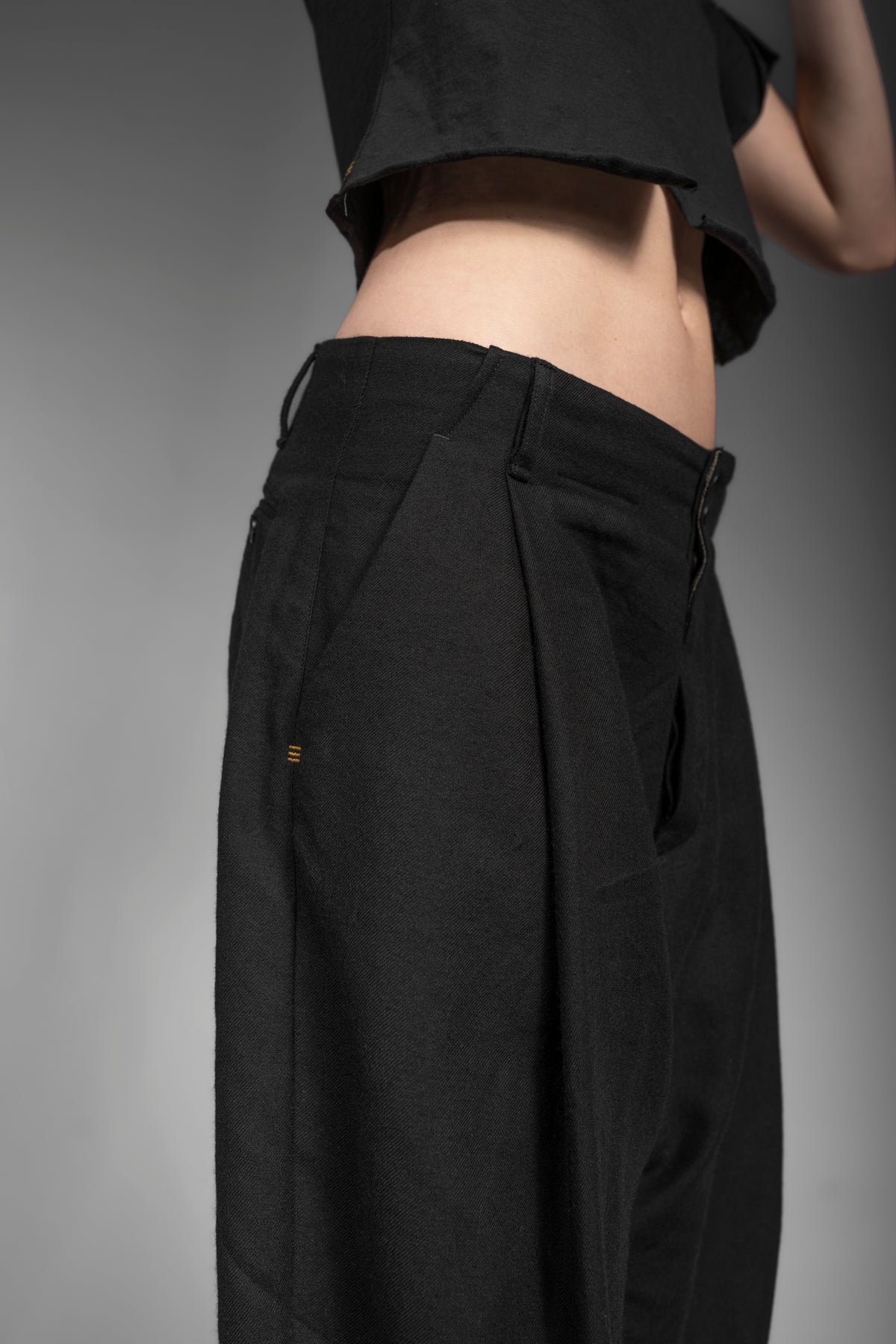 eigensinnig wien | Chiavacci | Black, pleated wide leg designer pants made of Japanese wool