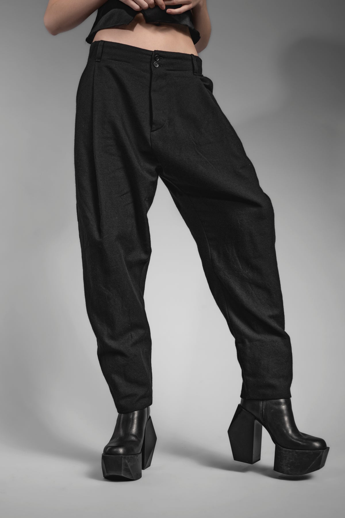 eigensinnig wien | Chiavacci | Black, pleated wide leg designer pants made of Japanese wool