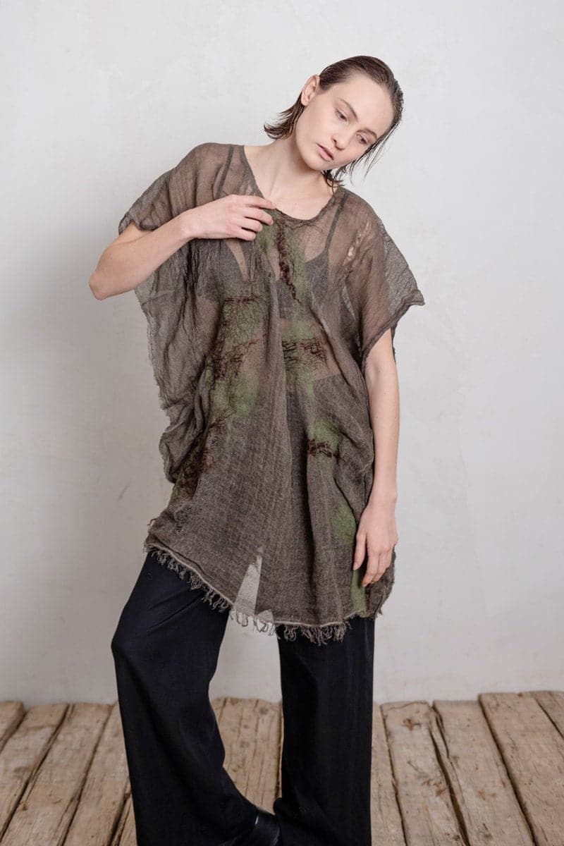 Cutuli | Diky | Unkonventionelles Damenshirt aus leichtem Leinen in braun/sand