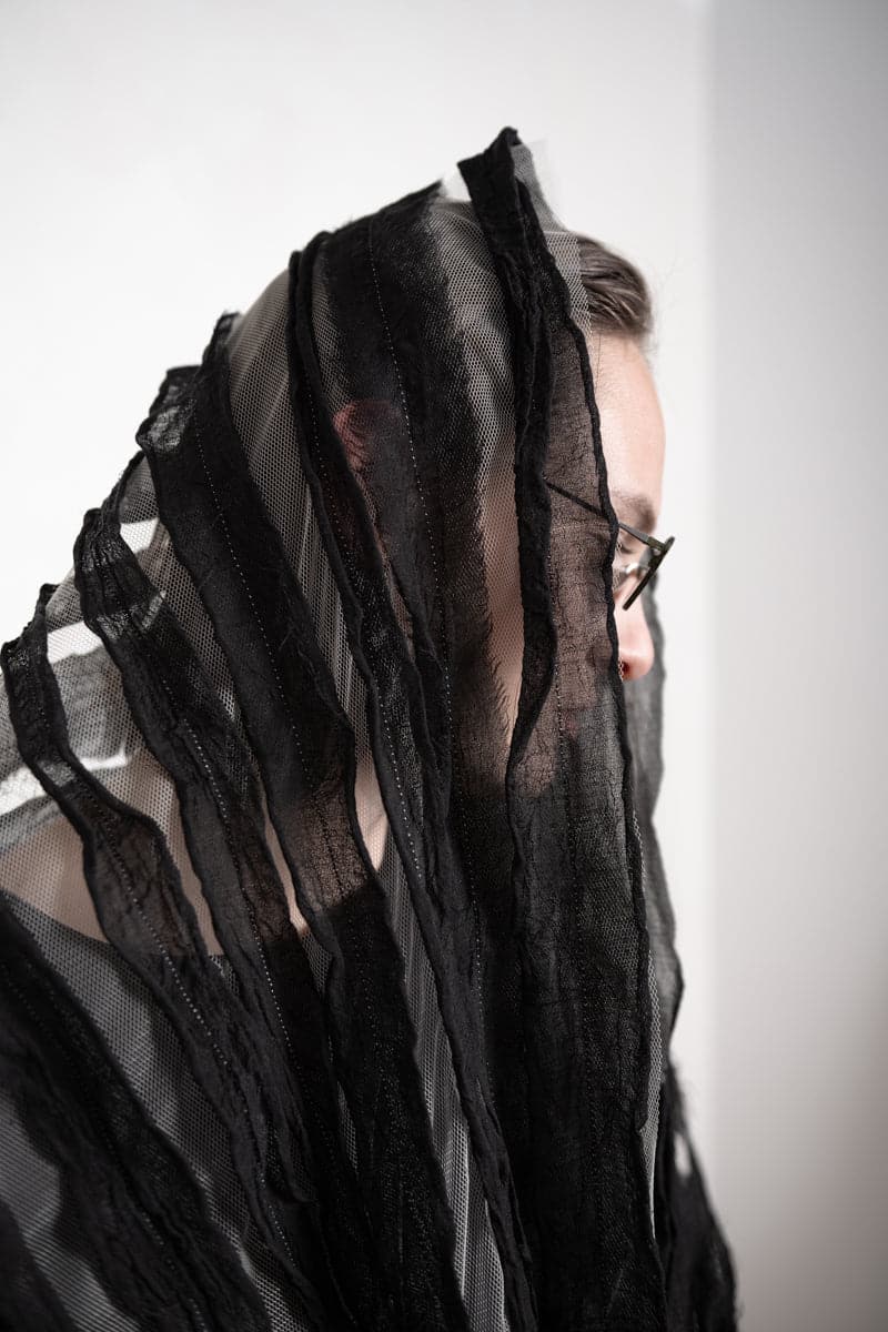 Cutuli | Ysoki | Avantgardistischer Schal aus Modal in schwarz