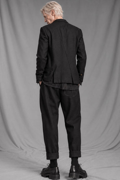 eigensinnig wien | EgoVin | Designer-Wollanzug für Herren mit Tapered-Fit Hose in Schwarz