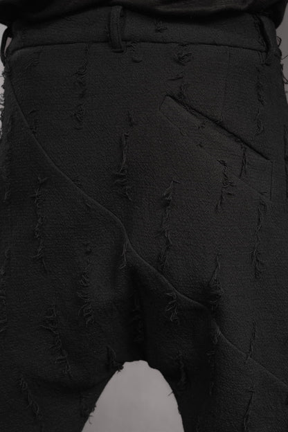 eigensinnig wien | Allegro | Sartoriale Hose mit tiefem Schritt aus Baumwolle mit roher Textur