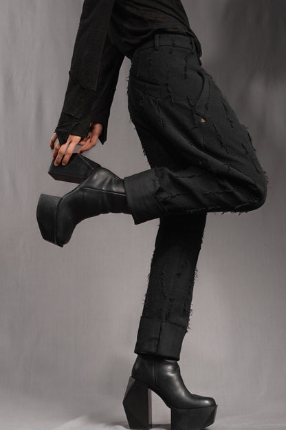 eigensinnig wien | Allegro | Sartoriale Hose mit tiefem Schritt aus Baumwolle mit roher Textur