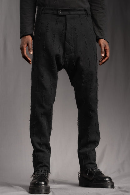 eigensinnig wien | Allegro | Sartoriale Hose mit tiefem Schritt aus Baumwolle mit roher Textur